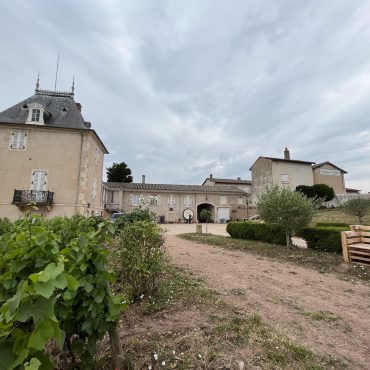 190623_chateau-portier_vue-large_cateau_allee